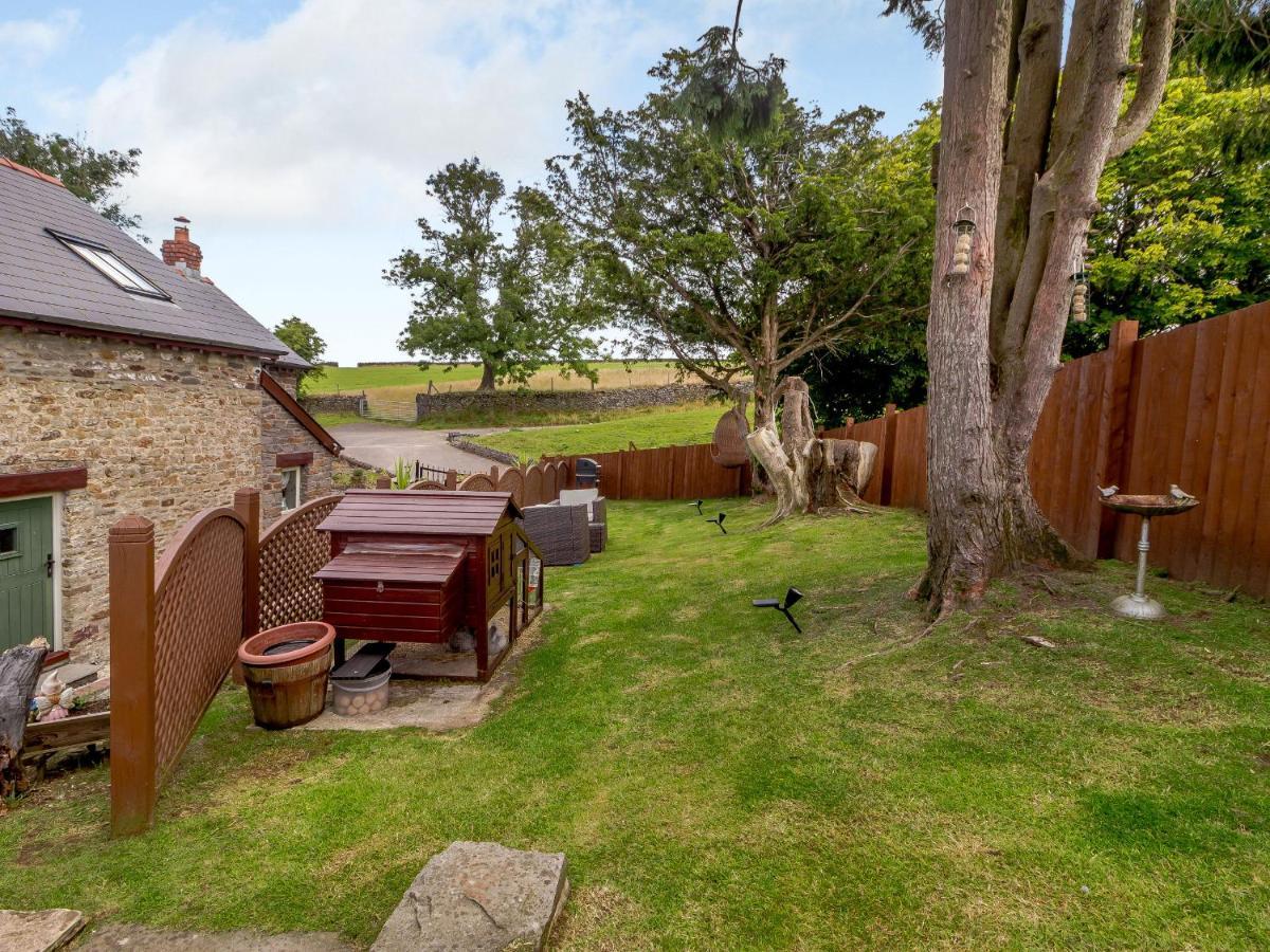 Caner Bach Lodge Bridgend  Exterior photo